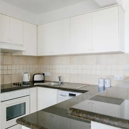 Hermes Gardens 2 Bedroom Sea View Flat In Apartment *